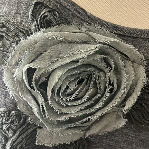 PRETTY ANGEL TOP with Quilled Roses🌹& Fabric Overlay - Picture 4 of 12